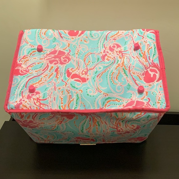 LILLY PULITZER Insulated Cooler in Jellies Be Jammin - Picture 5 of 5